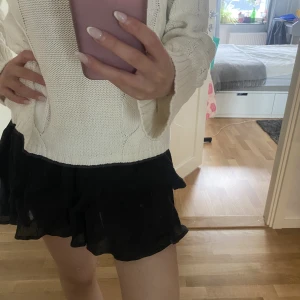 Volangkjol  - Svart Volangkjol i storlek S💕💕