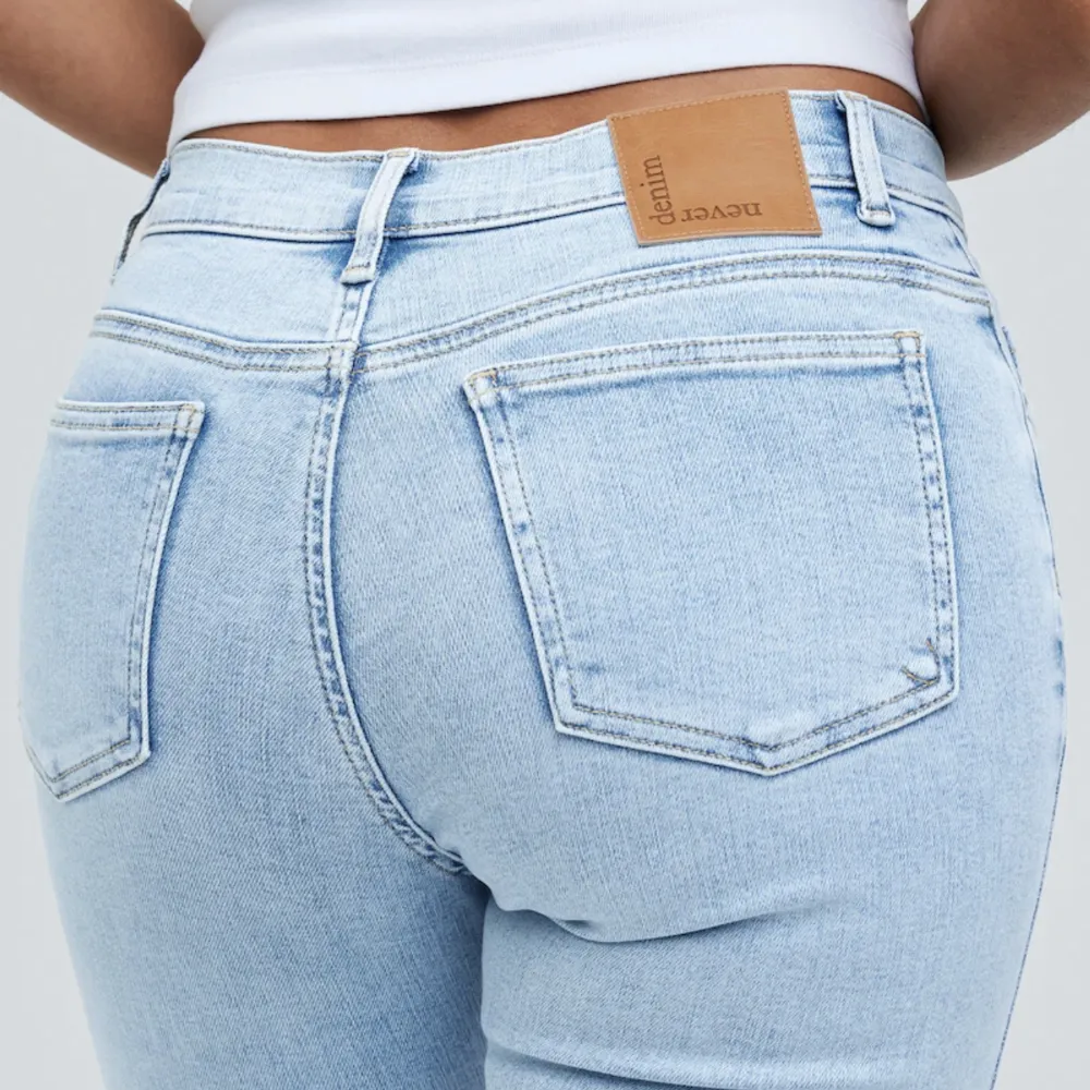 Ljusblå lågmidjade Flare jeans från BIKBOK i storlek S/33. ”Low flare 520 jeans”. Aldrig använda så perfekt skick! Nypris 599kr, mitt pris 300kr. Skriv för fler bilder! Säljer eftersom för korta på mig 💞🫶🏼. Jeans & Byxor.