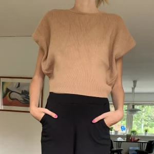 Topp - Topp, utan märke synligt! Storlek 34/36. Aldrig använd