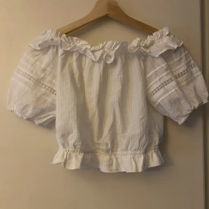 Off shoulder - Off shoulder topp  Endast använd 1 gång