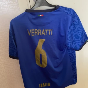 Verratti tröja - Säljer min verratti tröja då den inte används längre. Storlek M skick 8/10