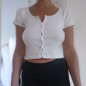 Vit topp från Brandy Melville - Helt ny topp från Brandy Melville. Aldrig använd! 