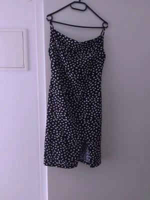 Klänning - Klänning från Shein.Andvänd en gång.