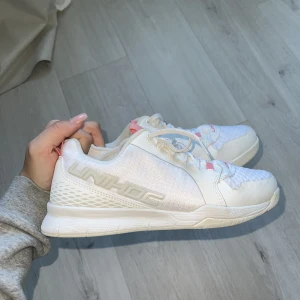 Innebandyskor unihoc - Använda några få gånger, bra skick!