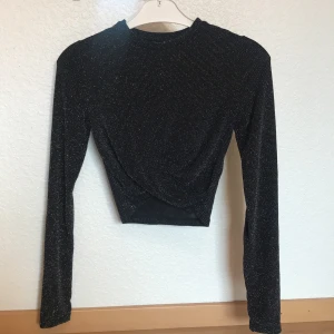 Tröja - Jätte fin fest tröja! Älskar den! Använt 5 gånger typ. 83 kr Inklusive frakt. Om ni är intresserade köp gärna💞