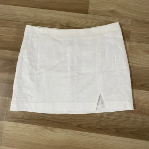 Linne kjol - Jättesöt linne kjol som aldrig används eftersom den var för liten 🌸