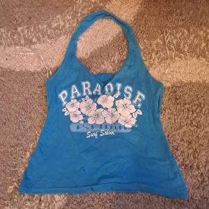 Turkos halterneck topp  - Finns lite hål. Uppskattad storlek xs. För mer info skicka pm. Pris diskuterbart. Köparen står för frakten. Ansvarar inte för paketet under frakt. 