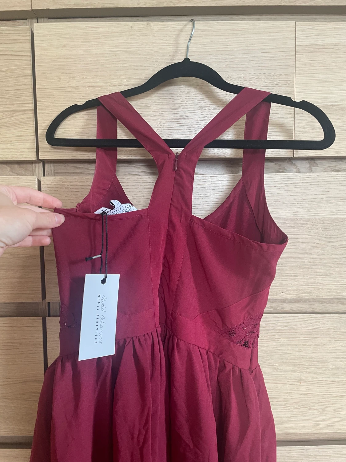 Vinröd klänning - 91