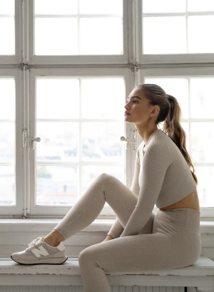 AIMN beige set - tights + topp - Ljusbeige set från AIMN sparsamt använt. Topp stl M och tights stl S. Toppen är väldigt tight och passar en S/M. 