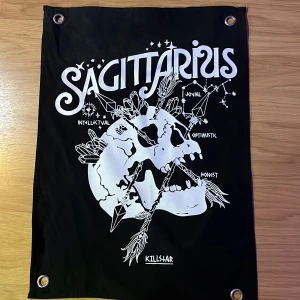 Killstar liten tapestry  -  killstar tapestry ca 40-50 cm lång 