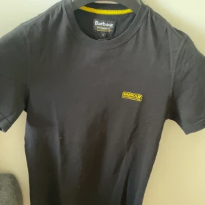 Barbour tshirt - Säljer en Barbour tshirt aldrig använt