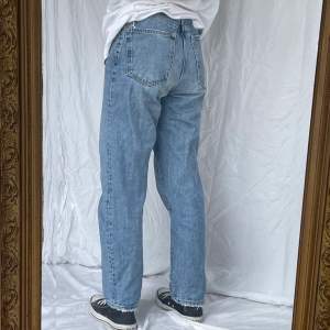 Ett par skitsnygga jeans med den perfekta färgen! Strl 36. Köparen står för frakten 💙