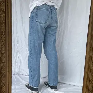 Ett par skitsnygga jeans med den perfekta färgen! Strl 36. Köparen står för frakten 💙