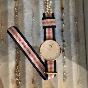 Daniel Wellington klocka  - Batteriet är tyvärr slut men annars inga defekter. 