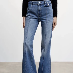 Jeans - Helt nya jeans från mango köpta i marbella💙