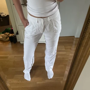 Linnebyxor  - Jag säljer mina nya, helt oanvända linnebyxor från lager 157, då jag redan har ett par. De är inte genomskinliga! 