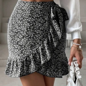 Kjol - Super fin kjol som tyvärr inte kommer till användning ❤️