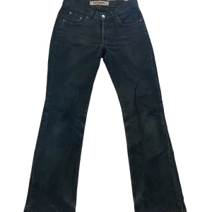 Crocker jeans - Säljer dessa midwaist bootcut jeansen pga jag inte får användning av dom. Bra skick bara lite slitning längst ner (se bild 3) 💕