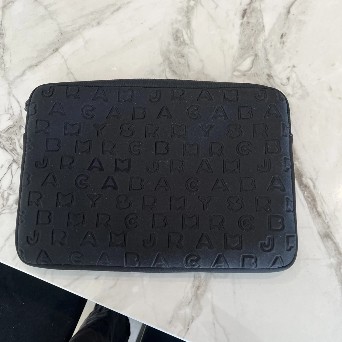 Marc Jacobs fodral  - 90