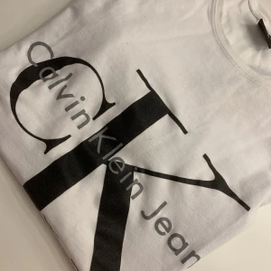 Calvin Klein  - Jätte fin CK t-shirt  Pris kan diskuteras