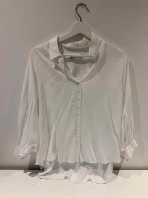 Shirt factory - Skjorta från shirt factory i storlek 44! Använd fåtal gånger och i väldigt fint skick!