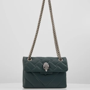 Kurt geiger väska - Säljer min superfina Kurt geiger väska, köp direkt för 1200kr inklusive frakt! Kom privat för flera bilder🥰