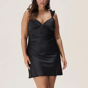 Klänning fr Adoore - Svart klänning från Adoore. Aldrig använd. Lappar sitter kvar.