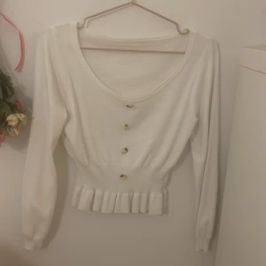 Topp/blus  - Från Shein storlek L men passar även en liten M 
