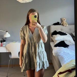 Grön klänning - Jätte skön klänning  150kr för klänningen  66kr för frakten 