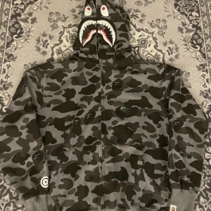 Bape hoodie - Strl XXL men sitter som en L/M