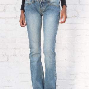 Perfekta snygga jeans men säljer då jag har för många jeans, knappt använda. Kan gå ned lite i pris vid snabb affär❤️❤️