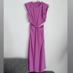 Klänning  - Snygg och läcker klänning från Scotch & Soda. Storlek 32 men passar även en 34. Ord pris 1995kr