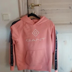 Gant tröja - Fin Gant tröja jag har inte använt den så mycket för att den har varit för stor sen när jag hitta den var den lite liten