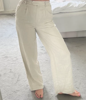 Linnebyxor - Linnebyxor från nakd❤️ superbra skick, nästan aldrig använda!! Säljer då de inte kommer till användning 🥰