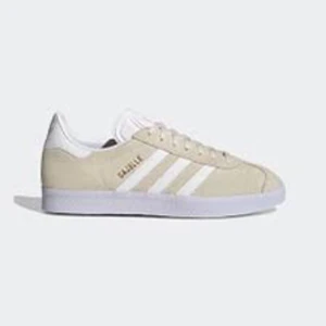 Adidas Gazelle - Säljer nu mina adidas gazelle! Använda 2 ggr så väldigt bra skick! Nypris: 1100kr, säljer för 800 ❤️ De är i storlek 36,5 men passar mig som vanligtvis har 37 ❤️