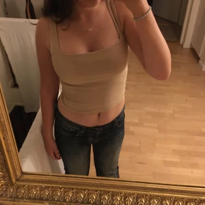 Gulligt BikBok-linne 💗 - Säljer ett gulligt linne från bikbok då det e lite litet!💕💕