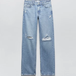 Mid waist jeans - Jeans från Zara, mid waist Helt nya, alla lappar kvar 399kr från början , säljer 250 med frakt i priset