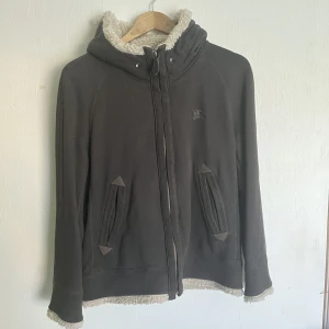 Burberry jacka - Fet äkta butberry kofta/jacka med ”teddyfluff” inuti. 