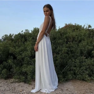 Sommarklänning  - Knappt använd. Vill kolla intresset på denna då den inte passar mig. Slutsåld på na-kd. Tveka inte att kontakta om du har frågor. Pris kan vi diskutera. Vid stort intresse startas budgivning