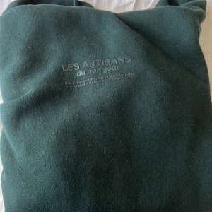 Hoodie   - Från HM, mörkgrön, använd fåtal gånger. 