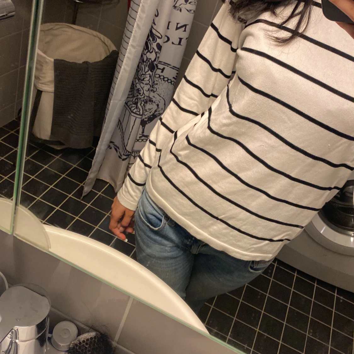 Säljer den här gulliga tröjan från Sisters Point - 91