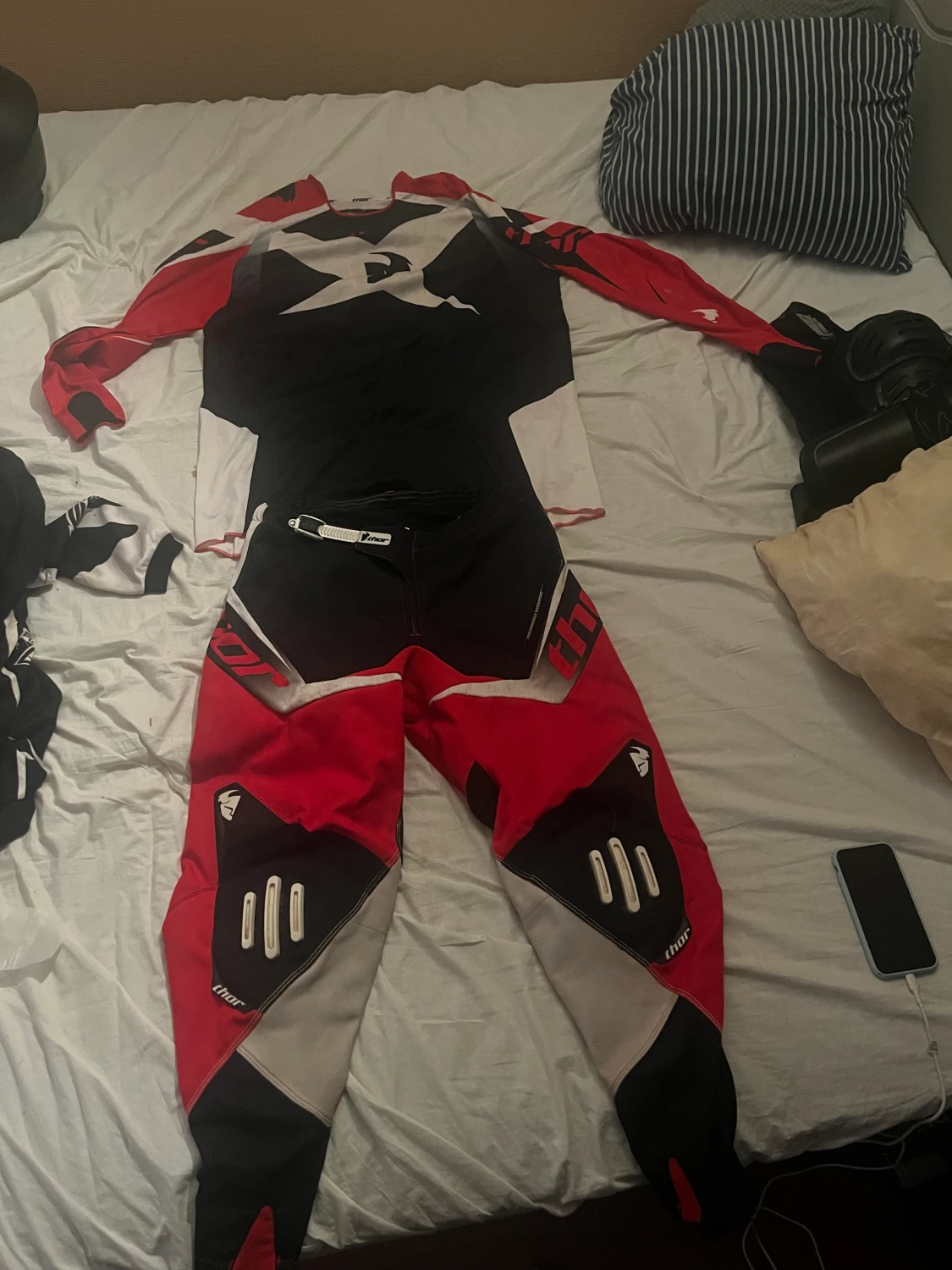 Cross byxor å tröja t salu 