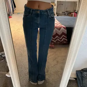 jättefina jeans i storlek 34