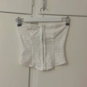  korsett - Skit snygg korsett från hm!! Använt en gång💓