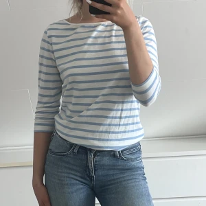 Topp - Jättefin trendig topp som är använd fåtal gånger!🤍