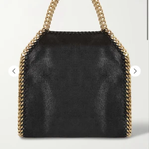 Stella mccartney  - Kollar om någon är intresserad av min stella mccartney mini.  Köpt på net a porter förra året för ungefär 9000❤️