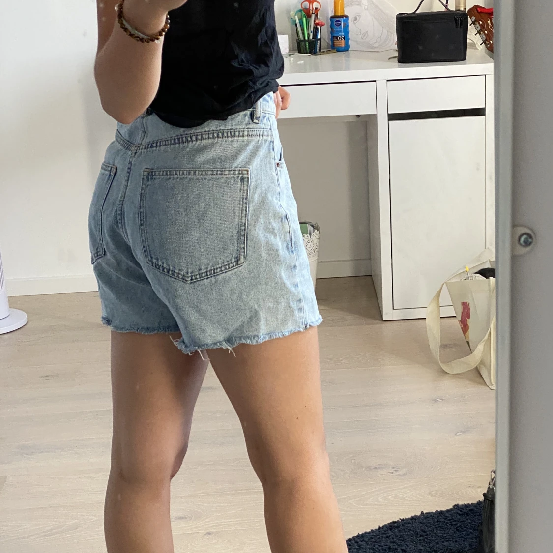 Ljusblåa högmidjade denimshorts  - 91