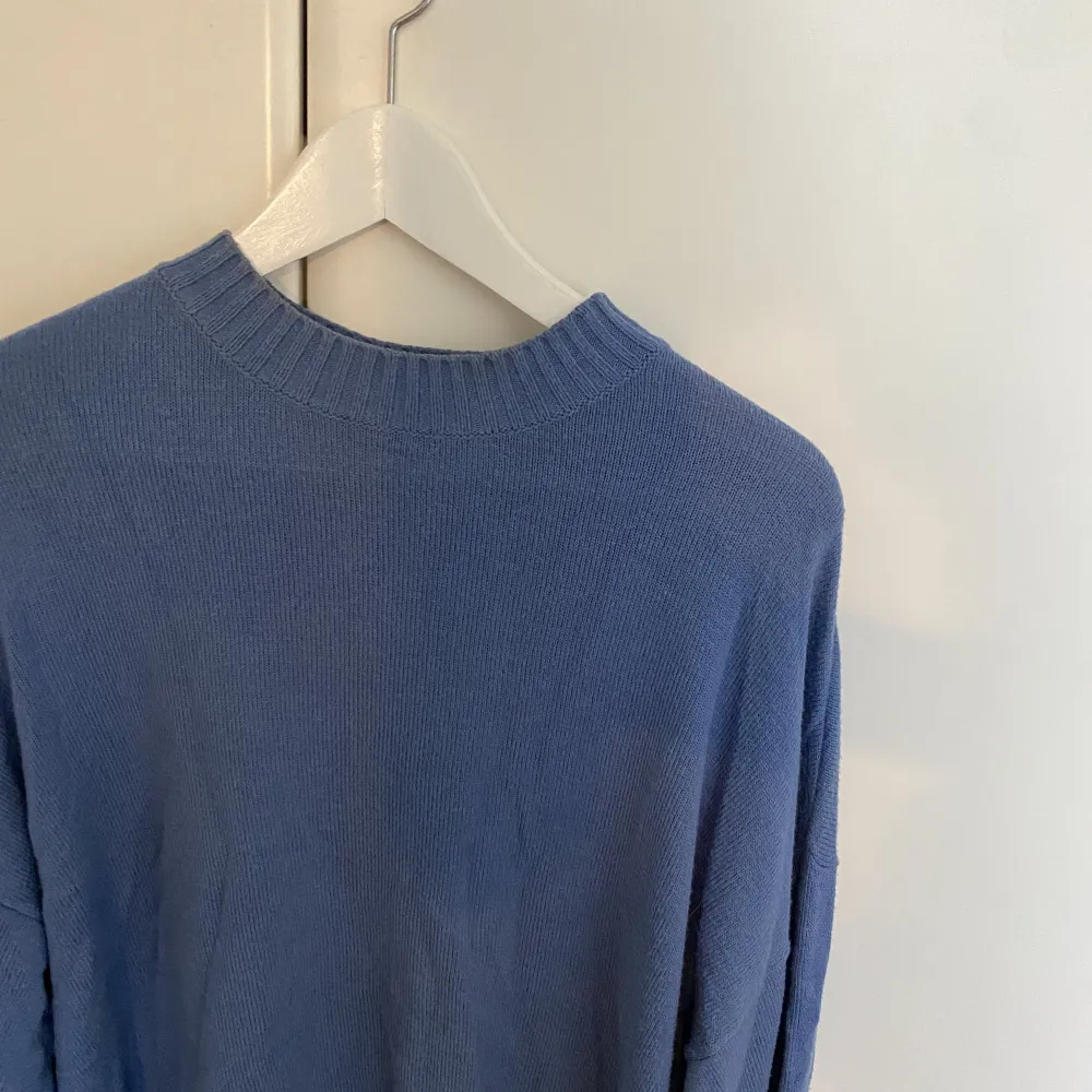 Säljer min fina blå LXA tröja då den inte kommer till användning💕 sparsamt använd. Tröjor & Koftor.