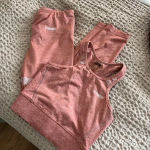 Träningskläder  - Oanvänt stronger sätt med topp och leggings, säljer för att det är för litet. Toppen i storlek xs och tajtsen i s.