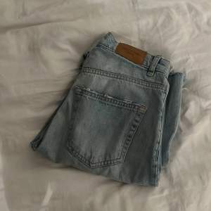 Ett par populära snygga jeans från Gina